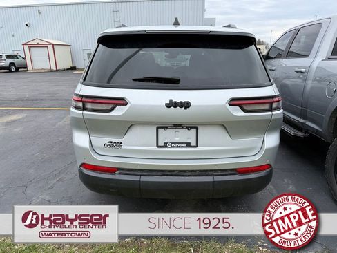 Used 2023 Jeep Grand Cherokee L Laredo image 5