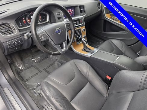 Used 2018 Volvo S60 T5 Inscription Platinum image 10