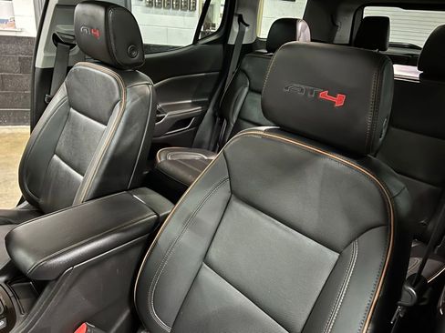 Used 2023 GMC Acadia AT4 w/ Technology Package image 33