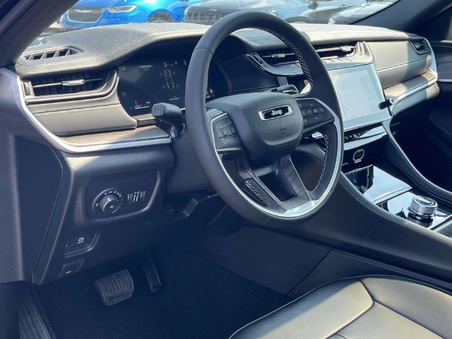New 2026 Jeep Grand Cherokee Limited w/ Limited Altitude Package RWD image 9