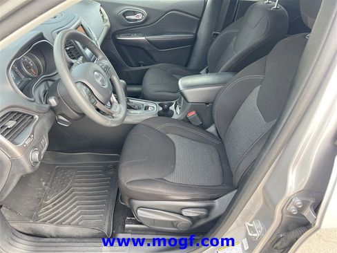 Used 2020 Jeep Cherokee Latitude image 18