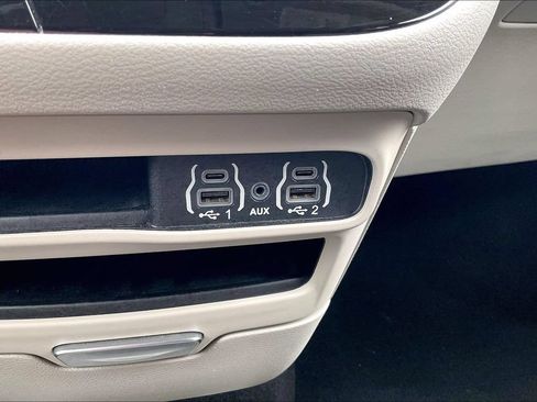 Used 2023 Chrysler Voyager LX FWD image 33
