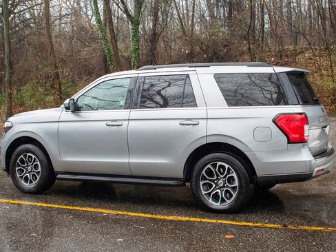 Used 2024 Ford Expedition XLT image 5