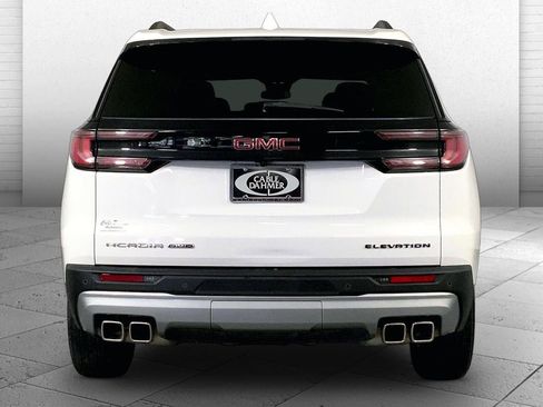 Used 2025 GMC Acadia Elevation AWD/4WD image 3