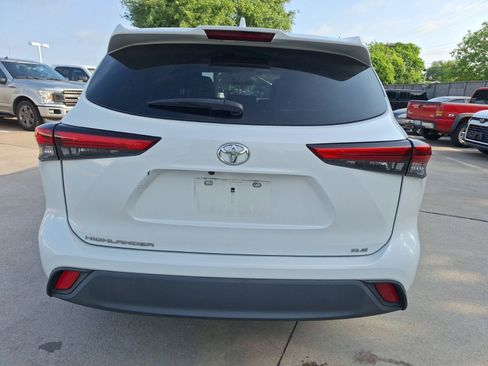 Used 2020 Toyota Highlander XLE image 5