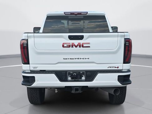 Used 2024 GMC Sierra 2500 AT4 w/ AT4 Preferred Package image 4