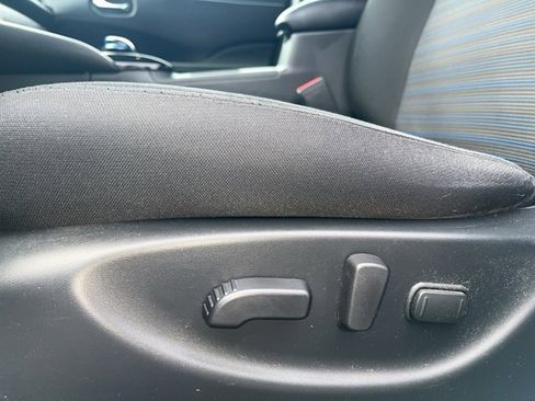 Used 2018 Nissan Leaf SV w/ SV Technology Package image 5