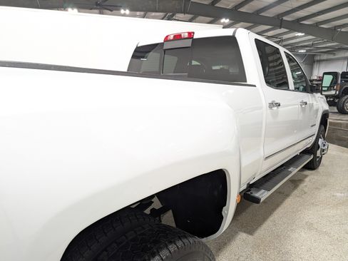 Used 2018 GMC Sierra 3500 SLT w/ Driver Alert Package AWD/4WD image 3