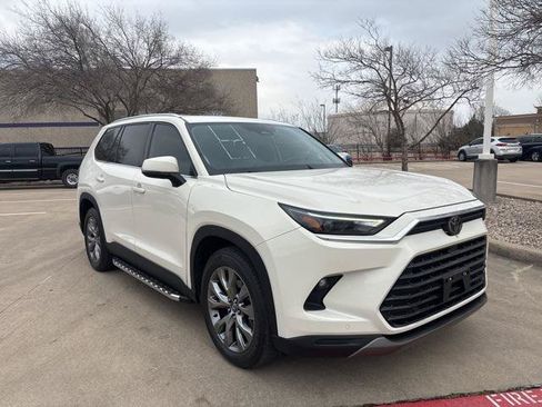 Certified 2024 Toyota Grand Highlander FWD image 3
