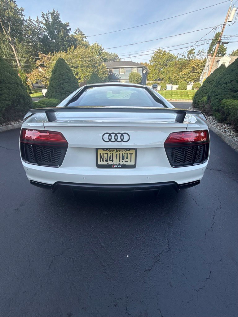 Used 2018 Audi R8 V10 w/ Premium Package RWD image 14