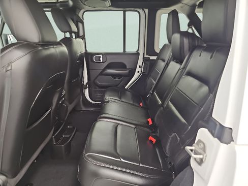 Used 2020 Jeep Wrangler Unlimited Sahara AWD/4WD image 28