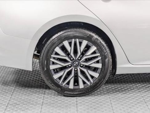 Used 2024 Nissan Altima 2.5 SV FWD image 31