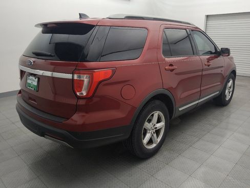 Used 2019 Ford Explorer XLT image 9