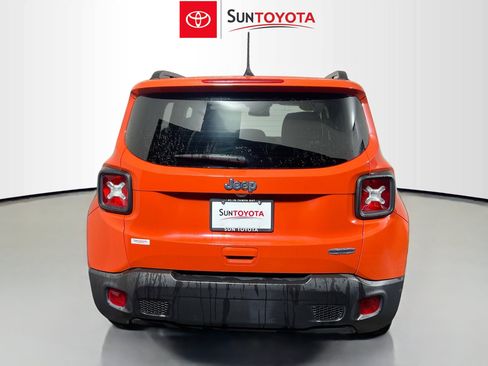 Used 2021 Jeep Renegade Latitude FWD image 5