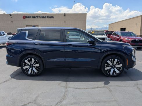 Used 2025 Mitsubishi Outlander SE AWD/4WD image 2
