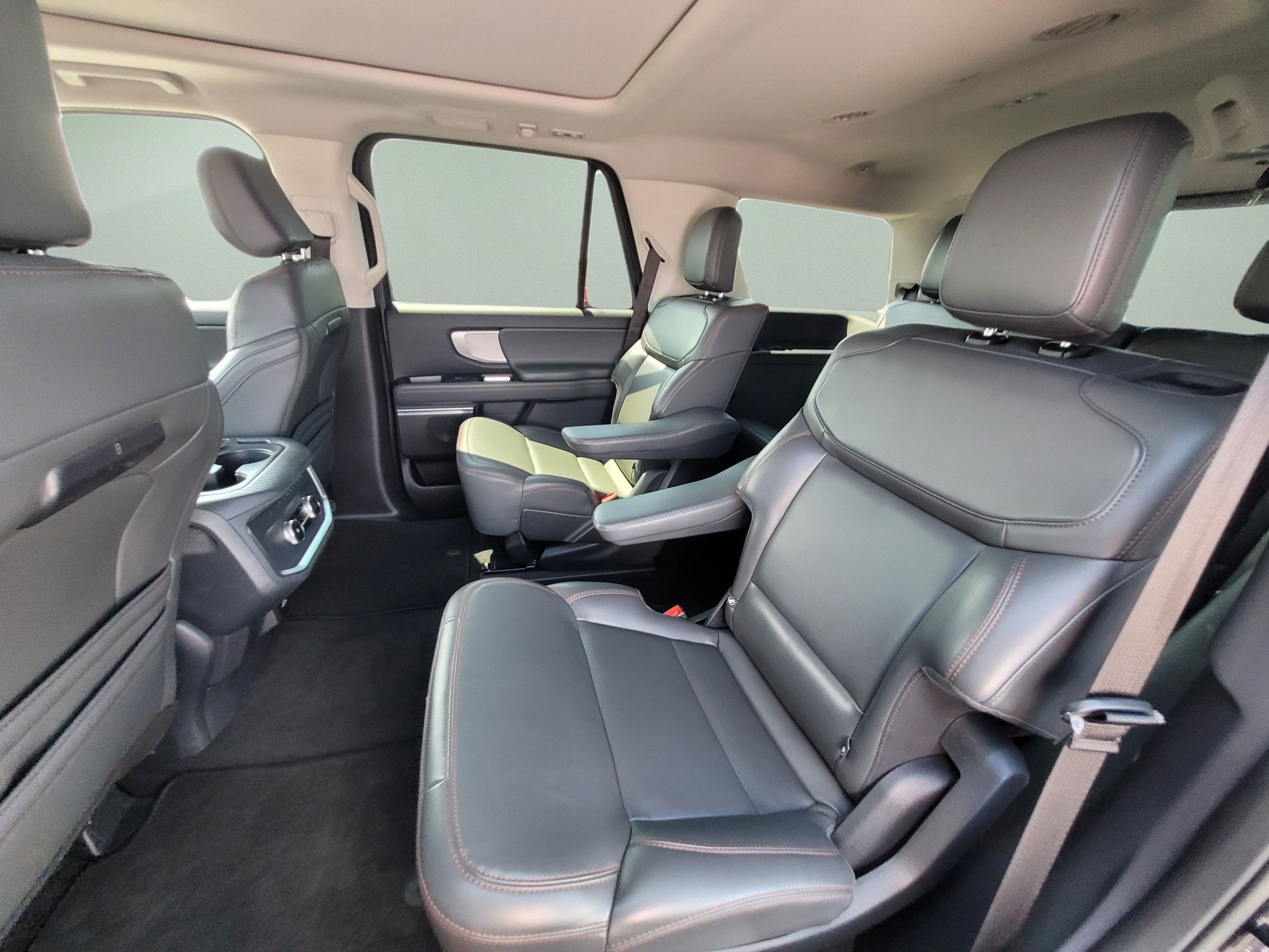 Certified 2025 Ford Expedition Active AWD/4WD image 35