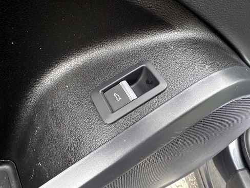 Used 2023 Audi Q5 2.0T Premium w/ Convenience Package image 12