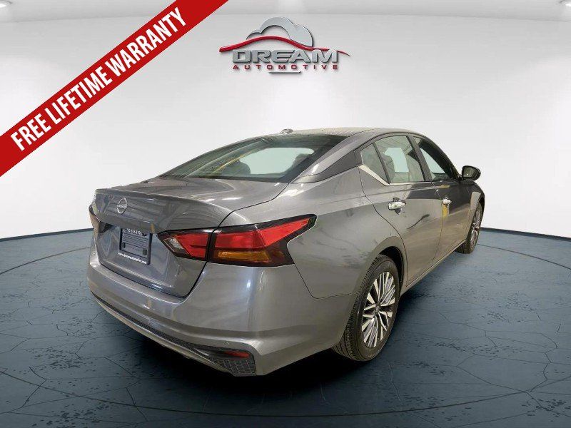Used 2025 Nissan Altima 2.5 SV FWD image 18