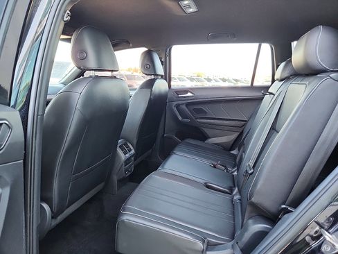 Used 2022 Volkswagen Tiguan SE R-Line image 12