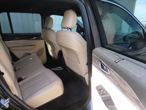 Used 2023 Jeep Grand Cherokee Limited w/ Luxury Tech Group II AWD/4WD image 30