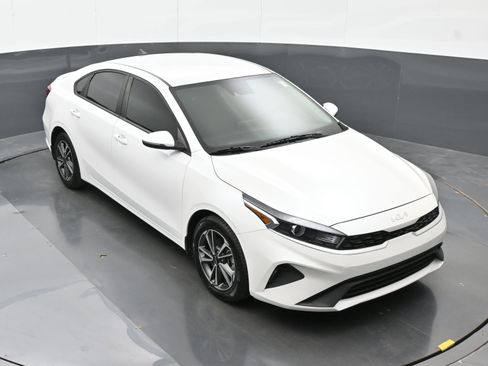 Used 2023 Kia Forte LXS w/ LXS Technology Package FWD image 33