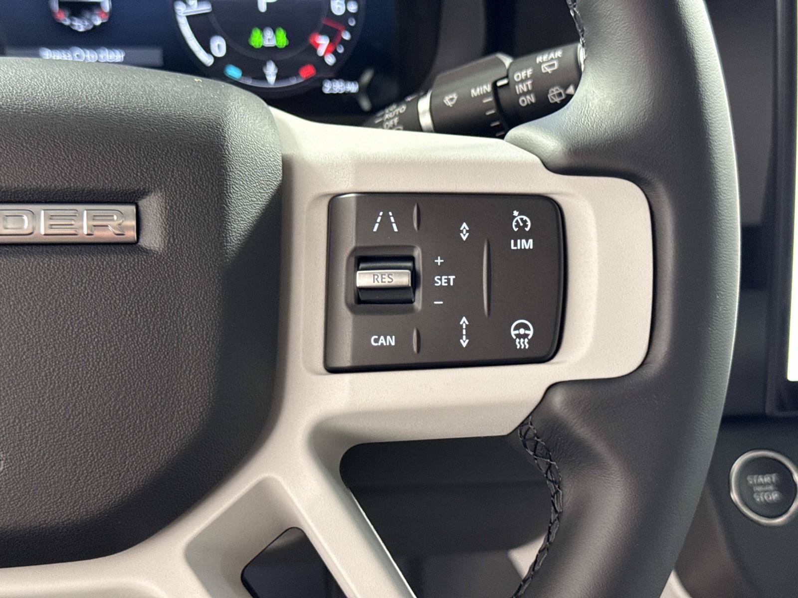 New 2026 Land Rover Defender 110 X-Dynamic SE AWD/4WD image 31