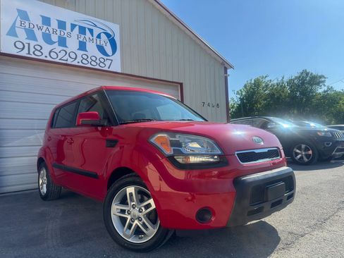 Used 2011 Kia Soul + w/ Audio Pkg FWD image 1