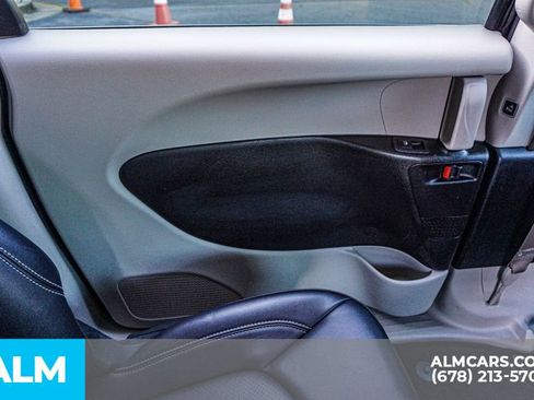 Used 2024 Chrysler Pacifica Select image 35