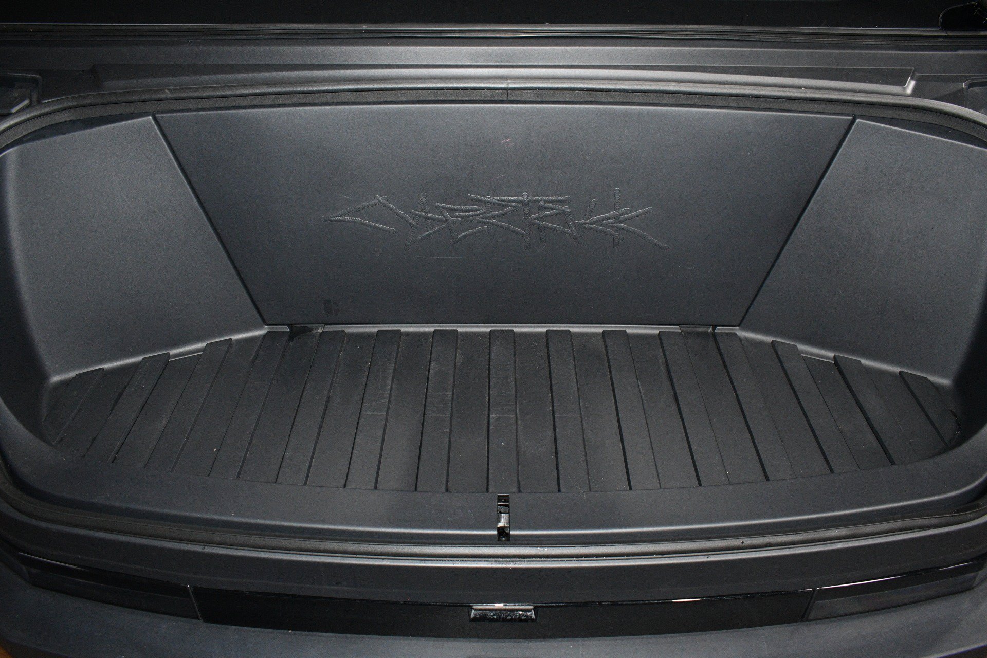 Used 2024 Tesla Cybertruck AWD Crew Cab image 93