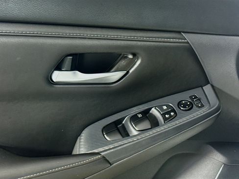 Used 2025 Nissan Sentra SV FWD image 24