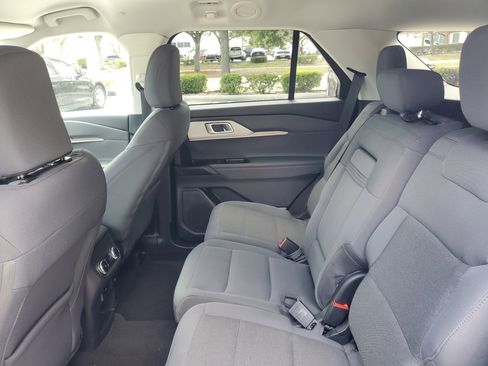 Used 2025 Ford Explorer Active RWD image 12