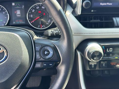 Used 2022 Toyota RAV4 XLE w/ Convenience Package AWD/4WD image 19