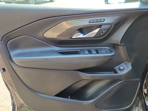 Used 2023 GMC Terrain SLT w/ LPO, Floor Liner Package AWD/4WD image 7
