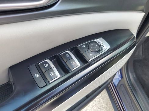Used 2024 Kia Carnival LX FWD image 22