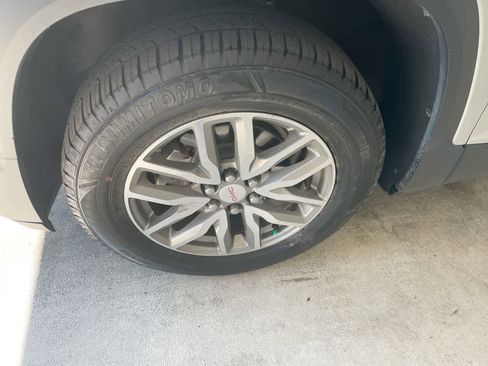 Used 2017 GMC Acadia SLE AWD/4WD image 9