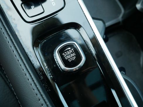 Used 2023 Volvo XC90 B5 Plus image 26