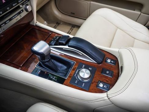 Used 2017 Lexus LS 460 w/ Comfort Package RWD image 17