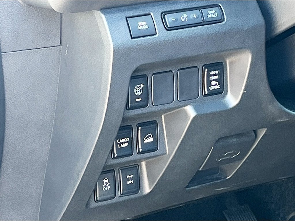 Used 2025 Nissan Frontier PRO-4X w/ Pro Convenience Package AWD/4WD image 10