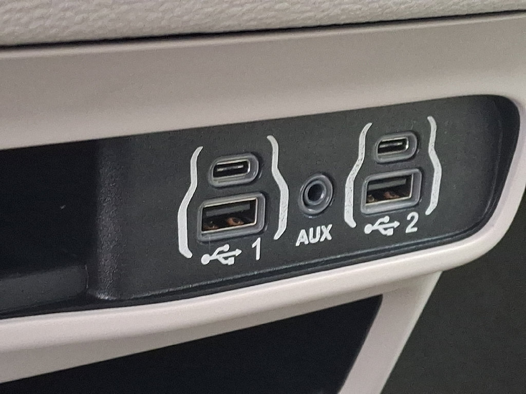 Used 2021 Chrysler Pacifica Touring-L FWD image 24