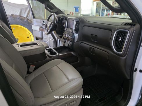 Used 2021 GMC Sierra 2500 SLT w/ SLT Preferred Package AWD/4WD image 16