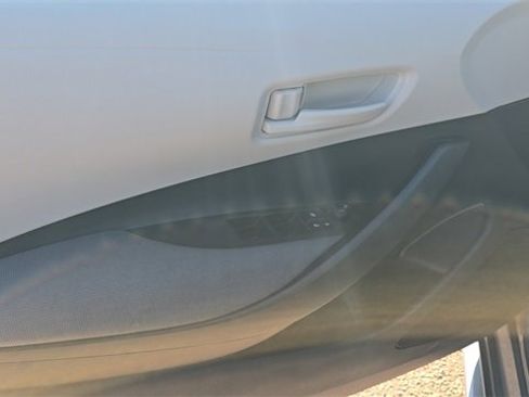 Used 2022 Toyota Corolla LE image 10