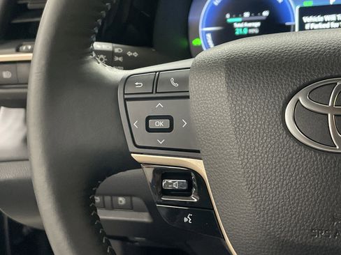 Used 2025 Toyota Crown XLE image 19