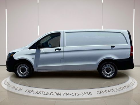 Used 2019 Mercedes-Benz Metris image 2