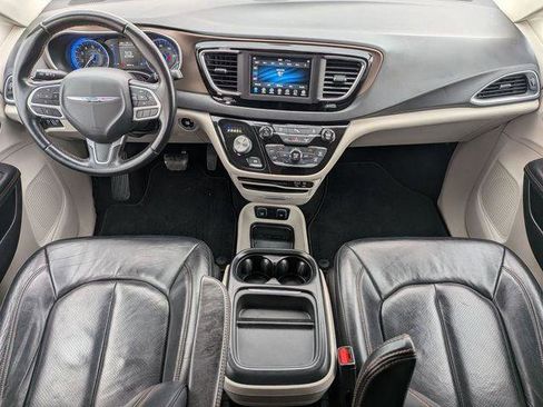 Certified 2018 Chrysler Pacifica Touring-L image 25