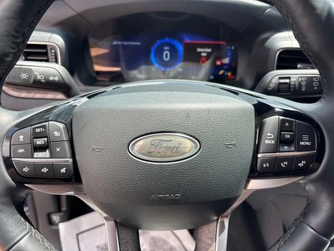 Used 2022 Ford Explorer Platinum w/ Equipment Group 601A AWD/4WD image 16