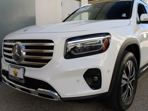 Used 2025 Mercedes-Benz GLB 250 4MATIC image 29