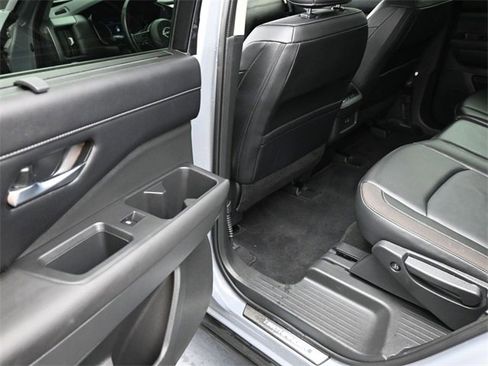 Used 2023 Nissan Pathfinder SL w/ Lighting Package (N92) image 16