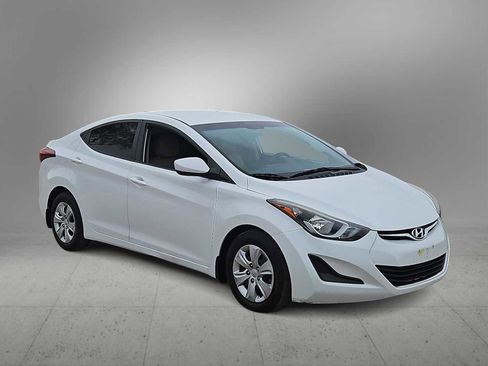 Used 2016 Hyundai Elantra SE image 2