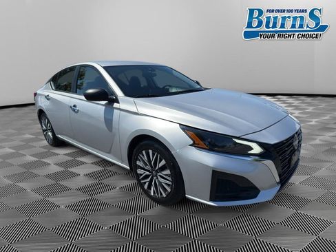 Used 2024 Nissan Altima 2.5 SV image 1