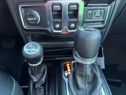 Used 2025 Jeep Wrangler Sport AWD/4WD image 17